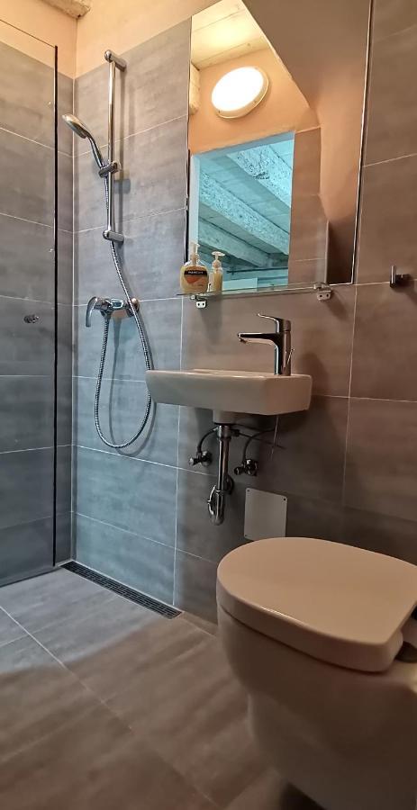 Apartments Casa Roccia Bianca ロヴィニ エクステリア 写真