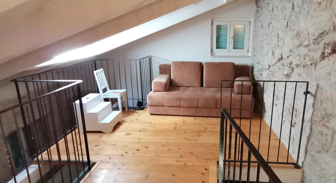 Apartments Casa Roccia Bianca ロヴィニ エクステリア 写真