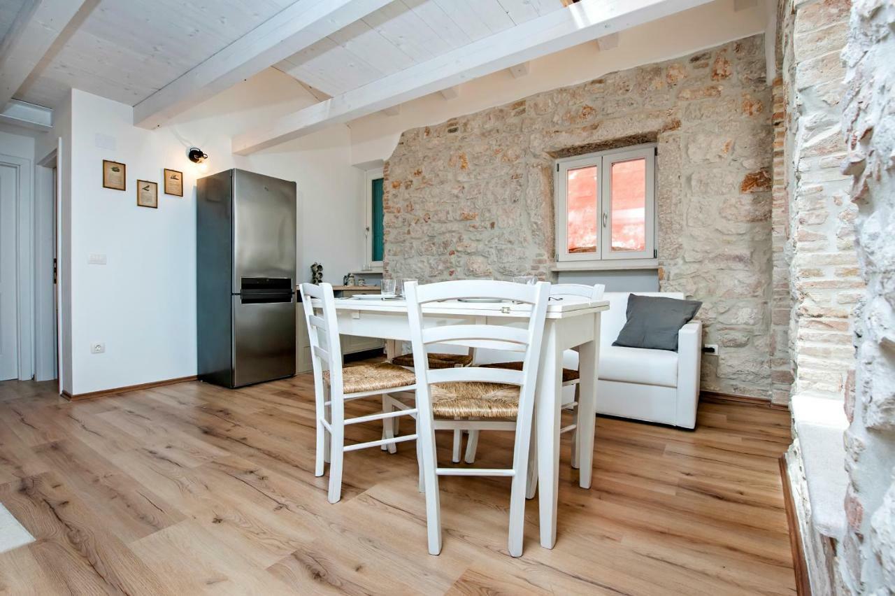 Apartments Casa Roccia Bianca ロヴィニ エクステリア 写真
