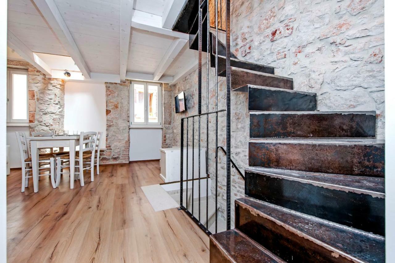 Apartments Casa Roccia Bianca ロヴィニ エクステリア 写真
