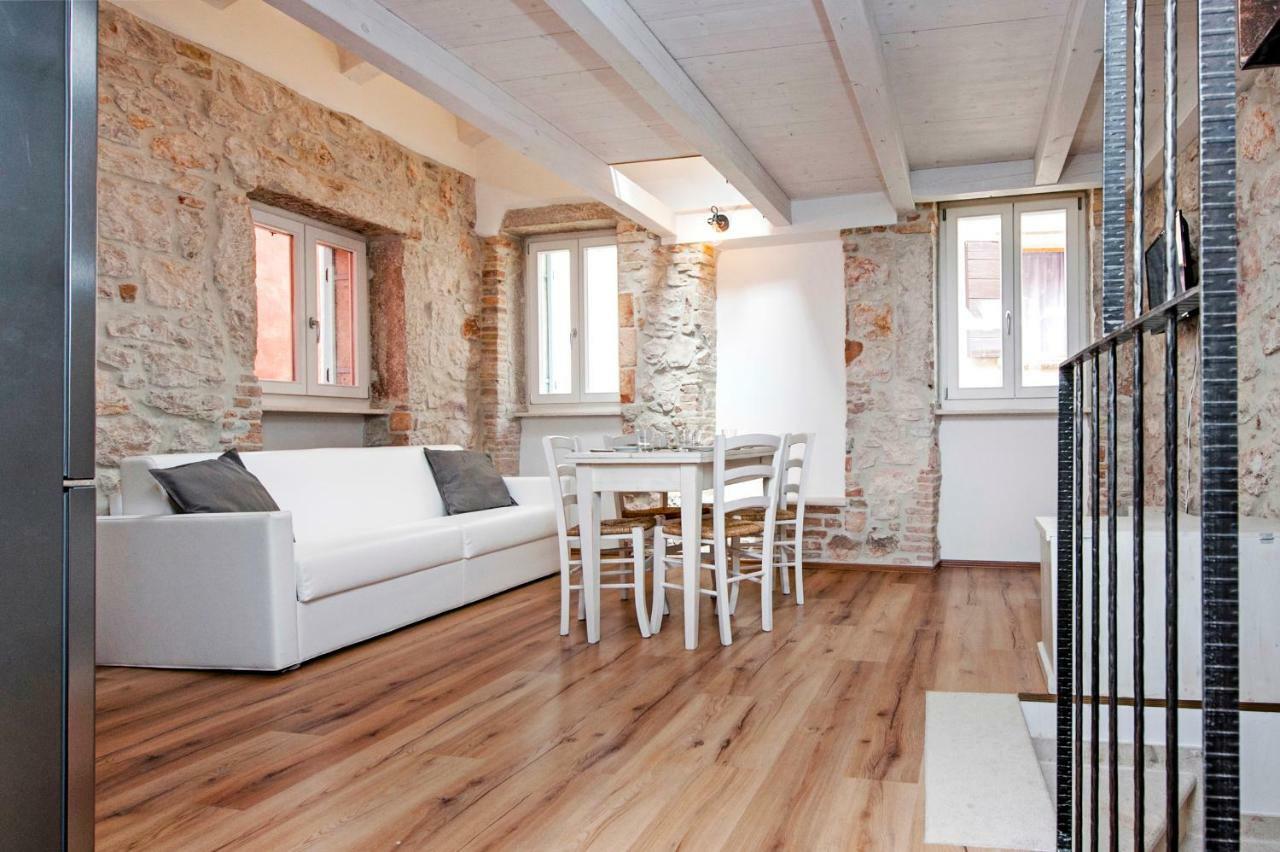 Apartments Casa Roccia Bianca ロヴィニ エクステリア 写真