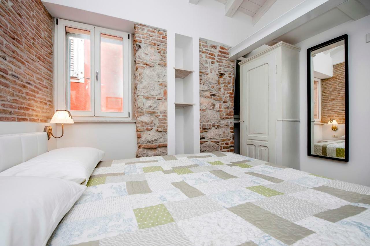 Apartments Casa Roccia Bianca ロヴィニ エクステリア 写真