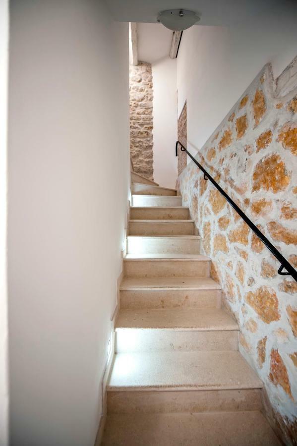Apartments Casa Roccia Bianca ロヴィニ エクステリア 写真