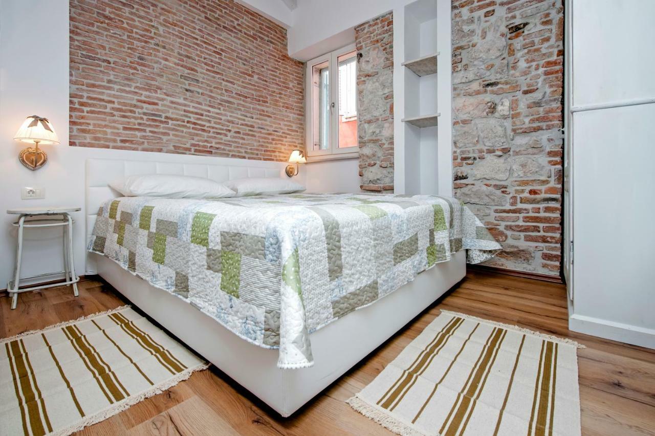 Apartments Casa Roccia Bianca ロヴィニ エクステリア 写真