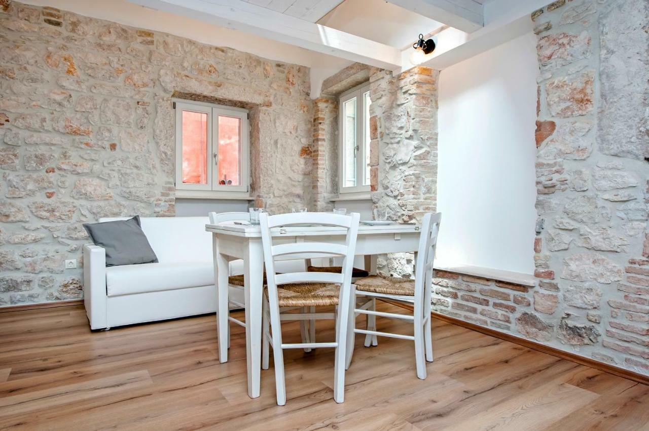 Apartments Casa Roccia Bianca ロヴィニ エクステリア 写真