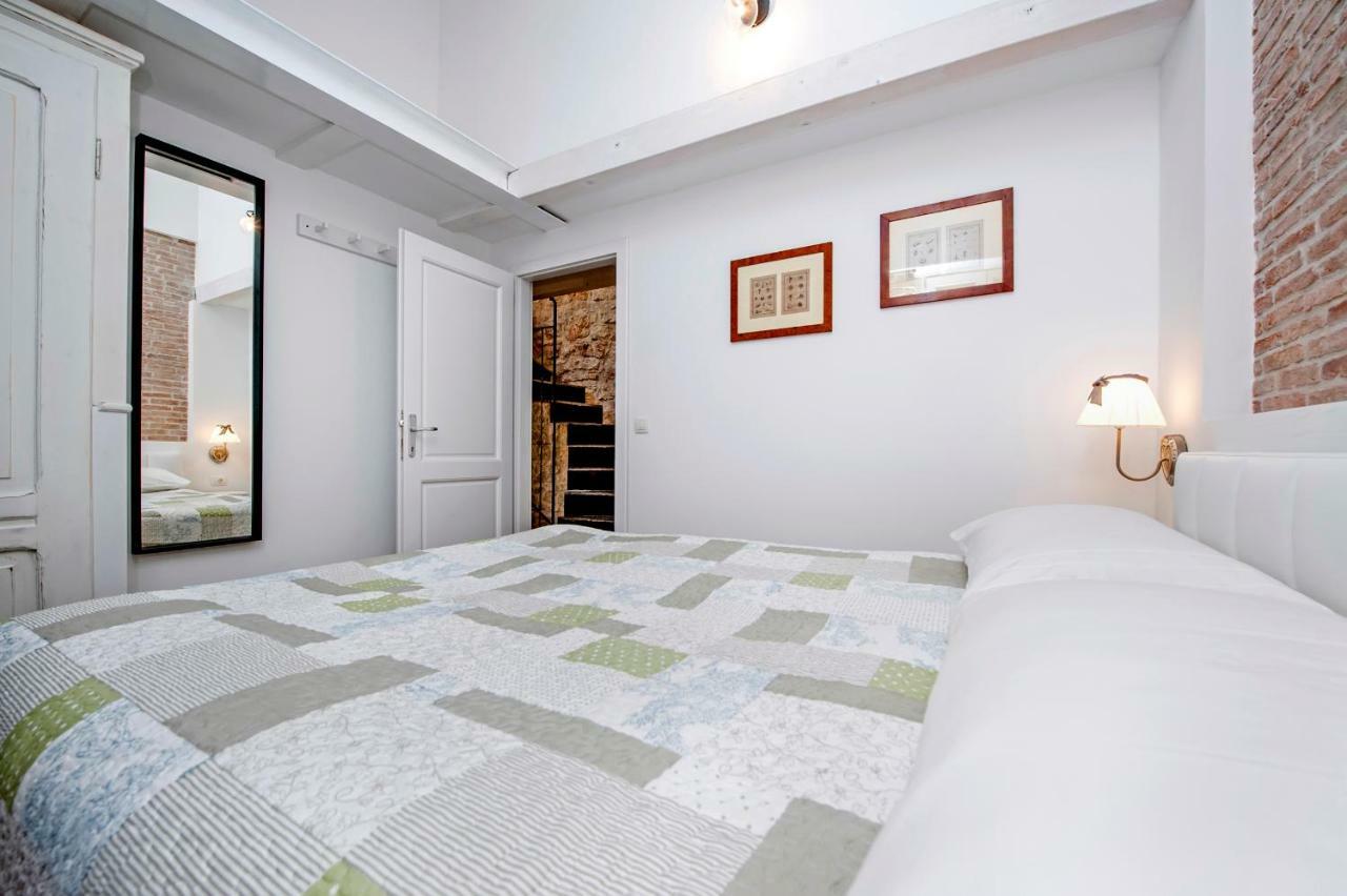 Apartments Casa Roccia Bianca ロヴィニ エクステリア 写真