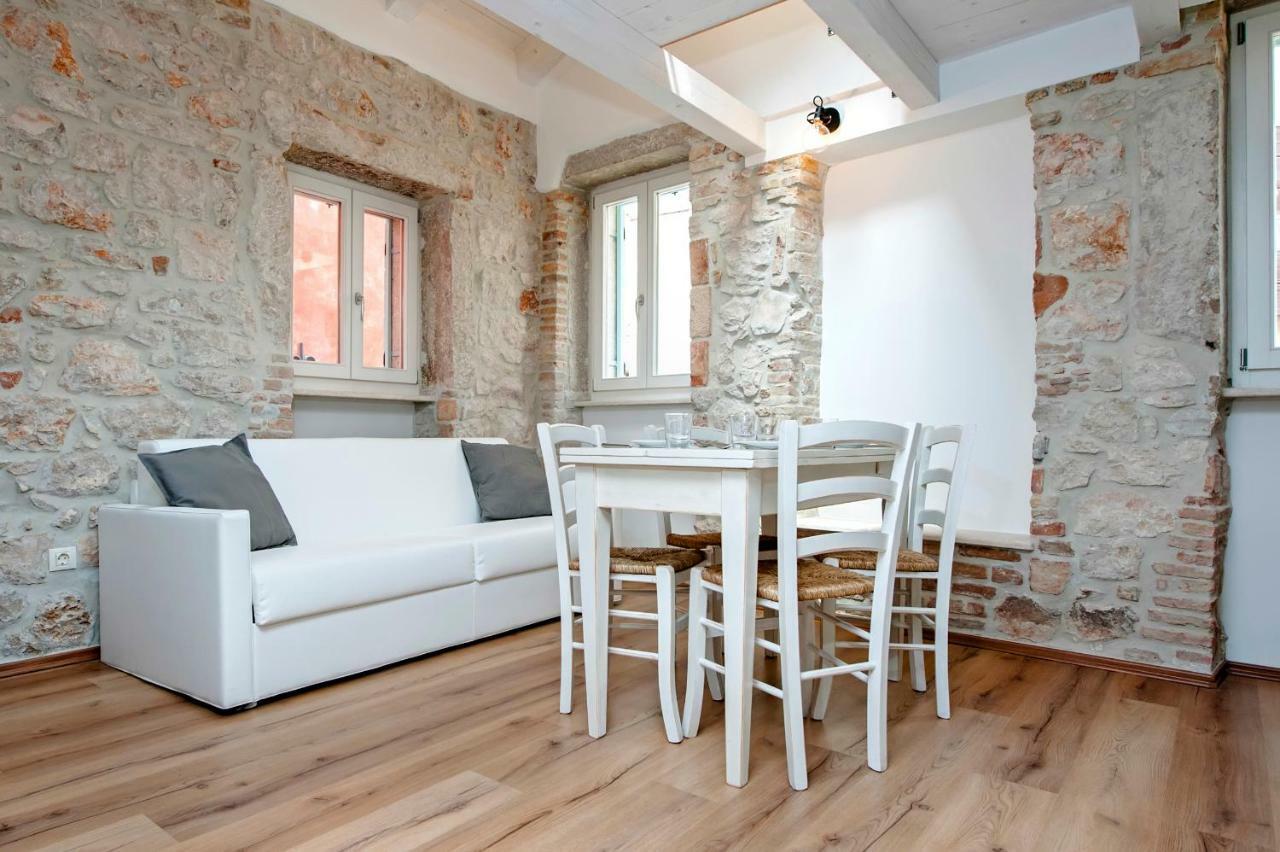 Apartments Casa Roccia Bianca ロヴィニ エクステリア 写真
