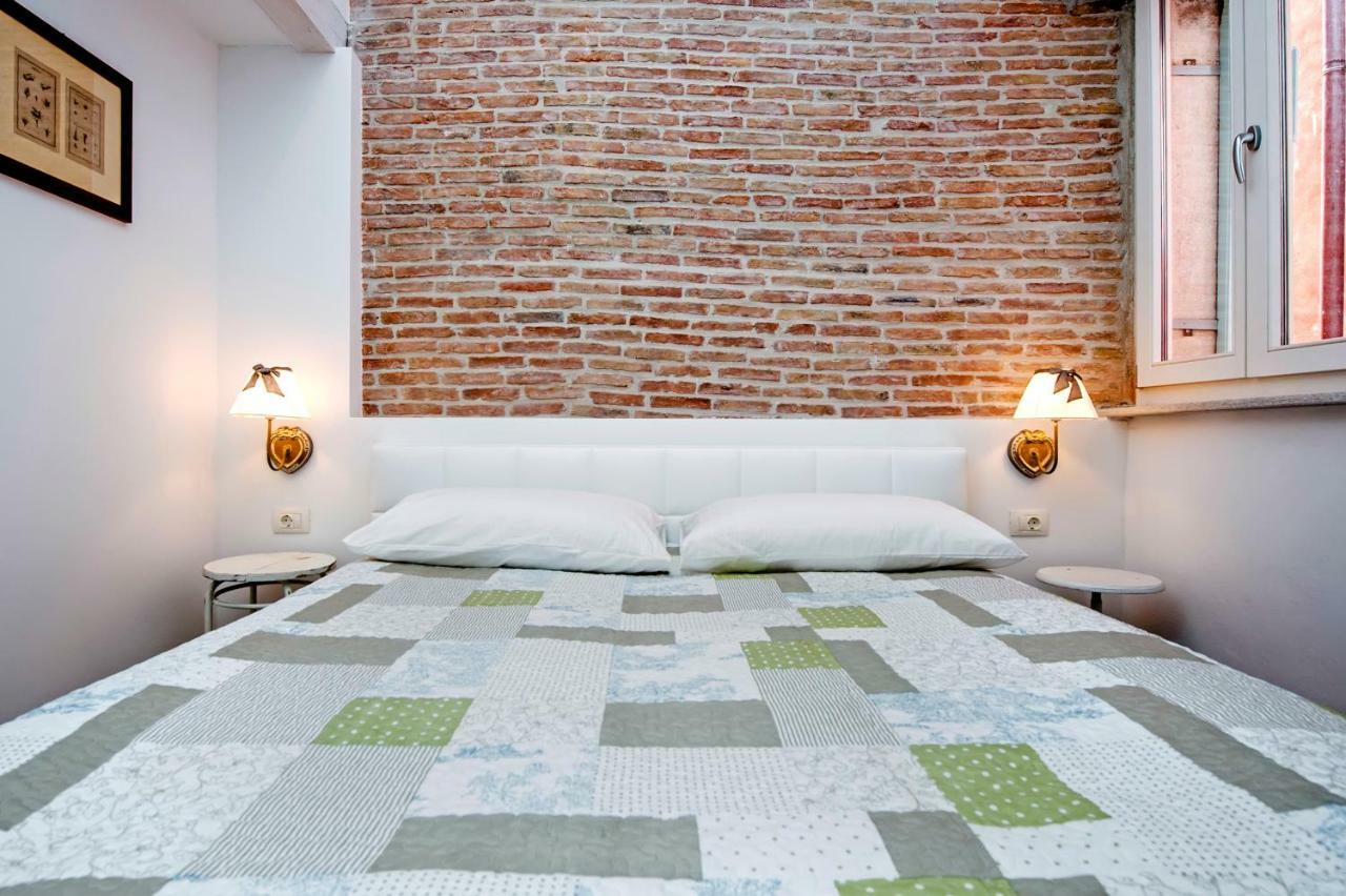 Apartments Casa Roccia Bianca ロヴィニ エクステリア 写真