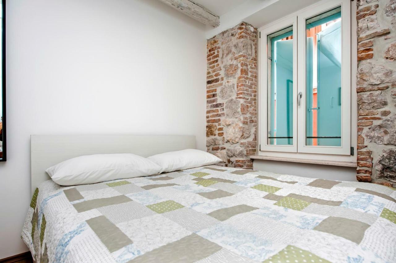 Apartments Casa Roccia Bianca ロヴィニ エクステリア 写真
