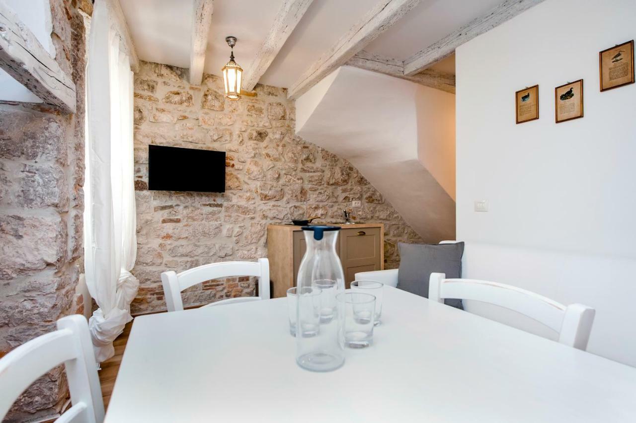 Apartments Casa Roccia Bianca ロヴィニ エクステリア 写真