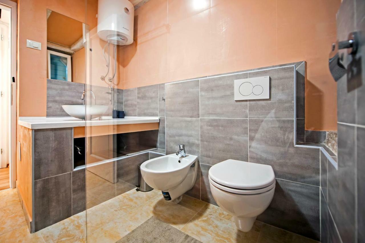 Apartments Casa Roccia Bianca ロヴィニ エクステリア 写真