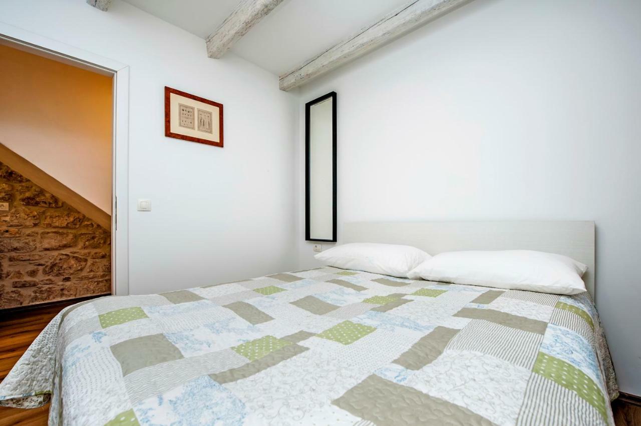 Apartments Casa Roccia Bianca ロヴィニ エクステリア 写真