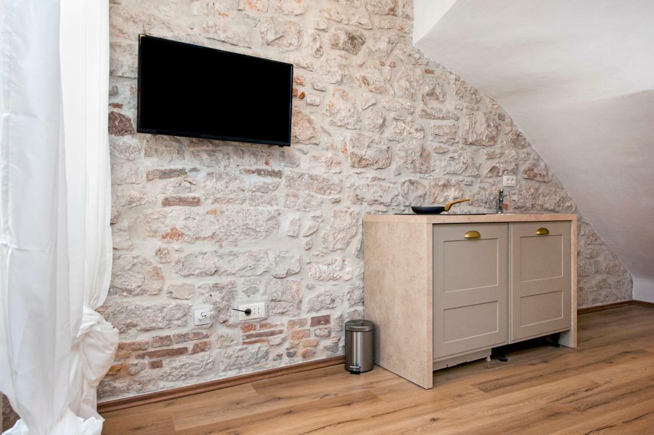 Apartments Casa Roccia Bianca ロヴィニ エクステリア 写真