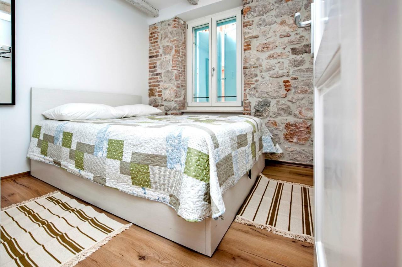 Apartments Casa Roccia Bianca ロヴィニ エクステリア 写真