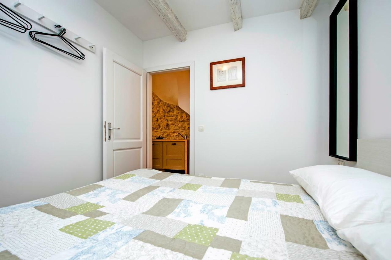 Apartments Casa Roccia Bianca ロヴィニ エクステリア 写真