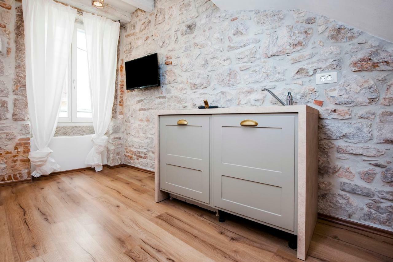 Apartments Casa Roccia Bianca ロヴィニ エクステリア 写真