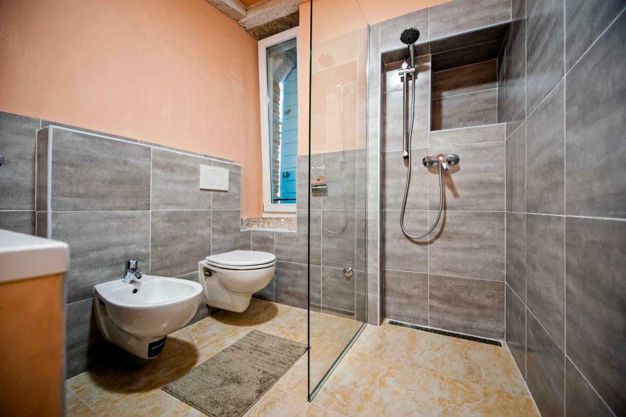 Apartments Casa Roccia Bianca ロヴィニ エクステリア 写真