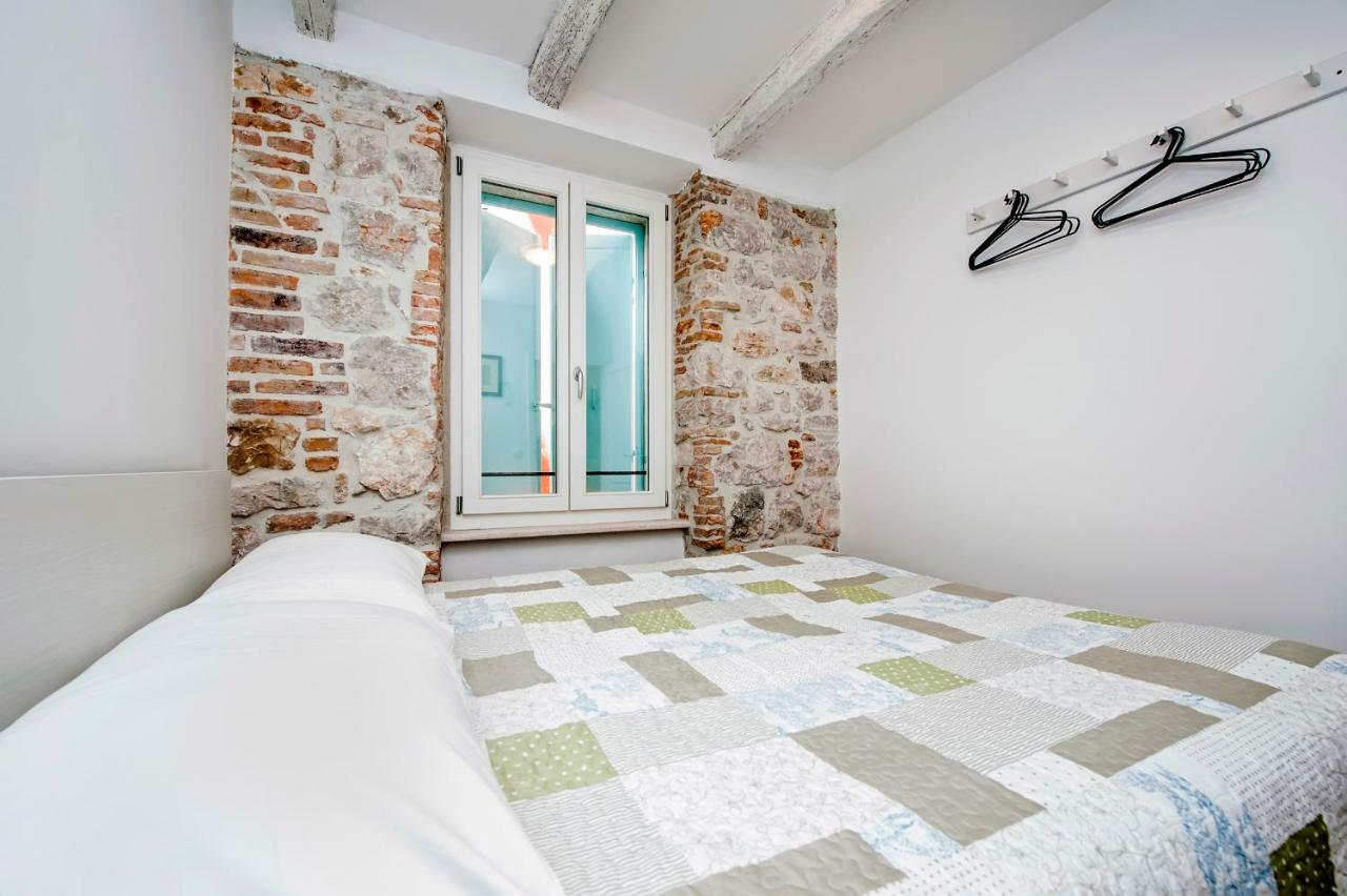 Apartments Casa Roccia Bianca ロヴィニ エクステリア 写真