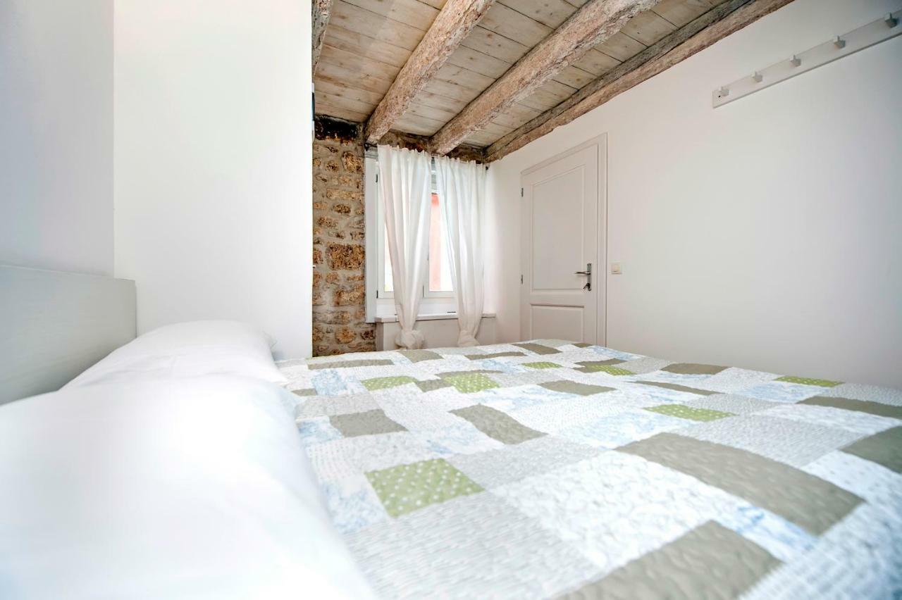 Apartments Casa Roccia Bianca ロヴィニ エクステリア 写真