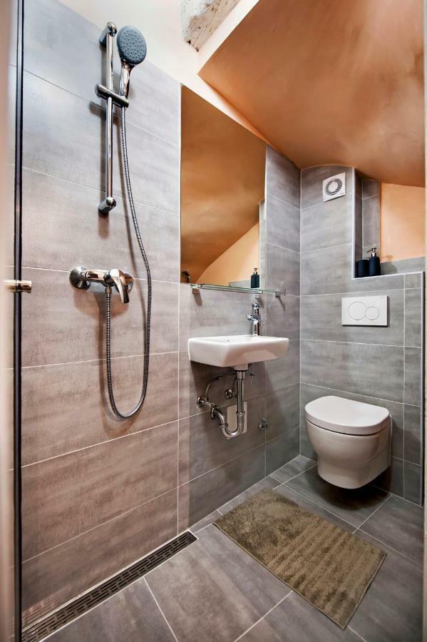 Apartments Casa Roccia Bianca ロヴィニ エクステリア 写真