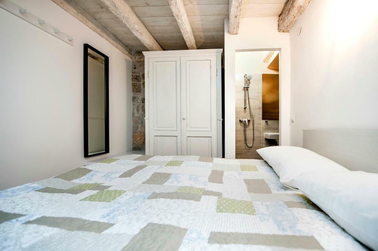 Apartments Casa Roccia Bianca ロヴィニ エクステリア 写真
