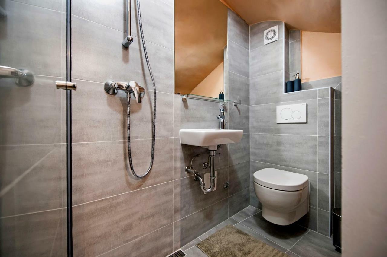 Apartments Casa Roccia Bianca ロヴィニ エクステリア 写真
